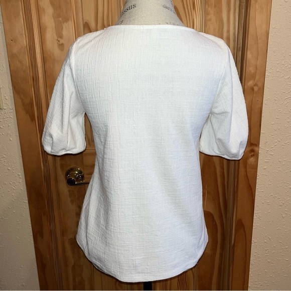 Green Envelope Women’s Textured White Top Size Medium - Picture 6 of 8